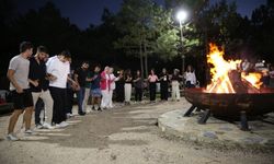 Kamp Ateşi Gençler İçin Yandı