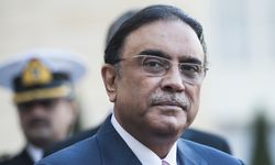 Pakistan Cumhurbaşkanı Zardari'nin bacağı kırıldı