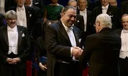 Daron Acemoğlu Nobel Ekonomi Ödülü'nü aldı! Kral takdim etti