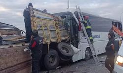 Son dakika... Konya’da yolcu otobüsü kamyona çarptı! Ölü ve yaralılar var