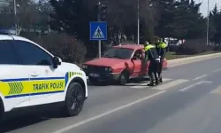 Ters yönde giden sürücü kazaya davetiye çıkarttı: Trafik polisleri faciayı önledi