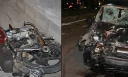 Hafif ticari araçla çarpışan motosiklet parçalandı: 2 kişi öldü