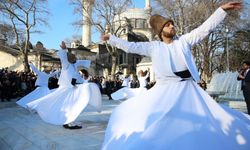 DSF'li haber - Eyüpsultan Camii Meydanı’nda düzenlenen sema gösterisi izleyenleri büyüledi