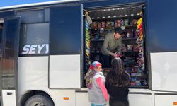 Marketini ’sırtına’ sarıp köyleri gezmeye başladı; "O olmasa aç kalırız"