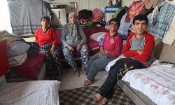 ’Yüreğim yanıyor’ diyerek burukluğunu anlatan fedakar anne, 3 engelli çocuğuna yıllardır gözü gibi bakıyor