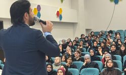 Kasım Alper Özdemir’le Eyüpsultan Şiir Okuyor…