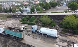 Hatay'da heyelan felaketi: Otoyol çöktü