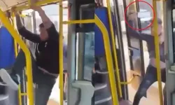 Otobüsteki olay anları kamerada! Tartıştığı kişiye satırla saldırdı