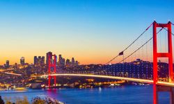 İstanbul Boğazı'nı sis kapladı: Gemi trafiği askıya alındı