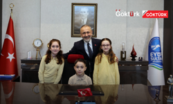 Başkan Özmen makam koltuğunu minik öğrencilere devretti