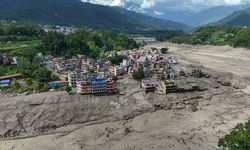 Nepal'deki selde hayatını kaybedenlerin sayısı 270'e çıktı!