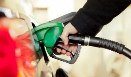 Benzinin litre fiyatına 2 lira 30 kuruş, motorinin litre fiyatına 2 lira 17 kuruş zam.