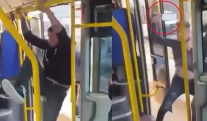 Otobüsteki olay anları kamerada! Tartıştığı kişiye satırla saldırdı