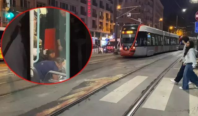 Fatih'te karşıdan karşıya geçmeye çalışan kişiye tramvay çarptı