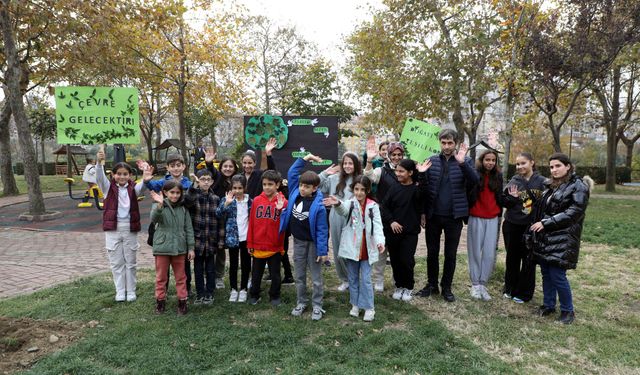 Eyüpsultanlı öğrenciler Milli Ağaçlandırma Günü’nde fidan dikti