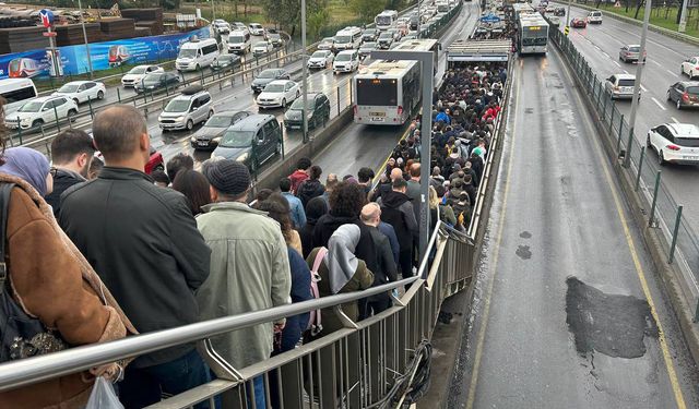 İstanbul'da trafik yoğunluğu yaşanıyor