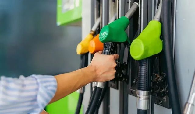 Akaryakıta Bu Akşam Zam Geliyor.