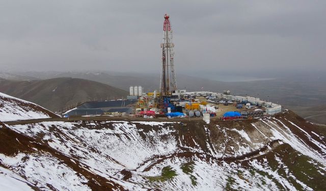 Van’da petrol arayışı: 200 tonluk dev sondaj kulesi kuruldu