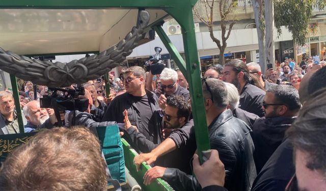 Tarkan annesine gözyaşları içinde veda etti