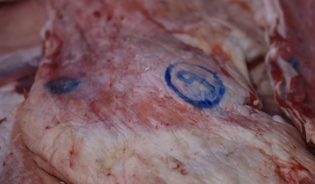 Mühürsüz satılan ve kesilen etlere dikkat: İnsan sağlığını tehdit ediyor