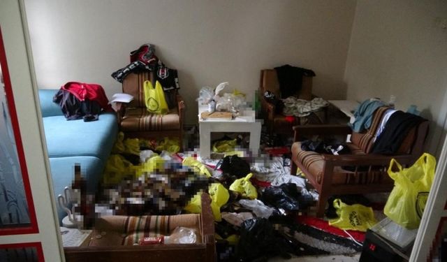 Annesinin cesediyle 2 hafta yaşadı, tutuklandı