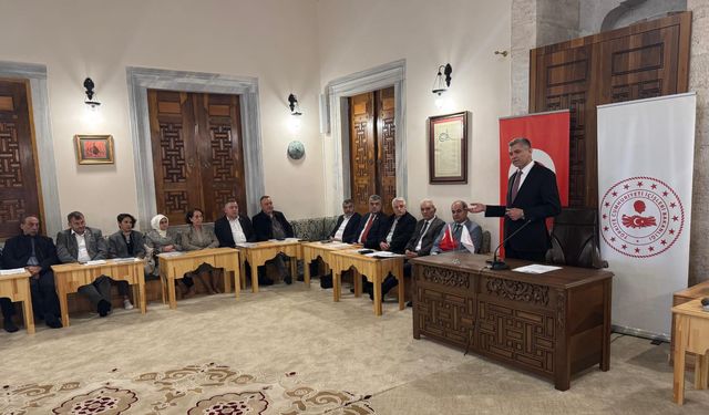 Eyüpsultan'da Muhtarlara Hizmet İçi Eğitim ve Afet Bilgilendirme Semineri Düzenlendi