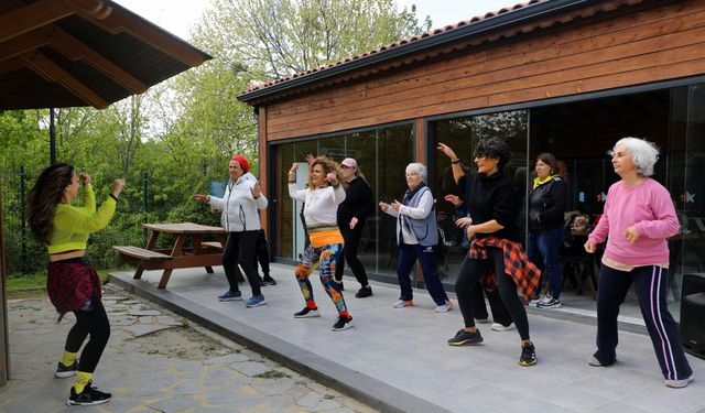 Eyüpsultanlı kadınlar Dünya Dans Günü’nü zumba ile kutladı