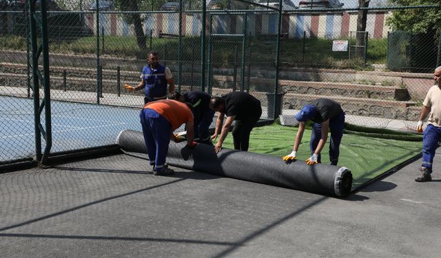 Rami Bir Nefes Parkı’nda futbol sahası yenilendi: Gençlere yepyeni bir oyun alanı