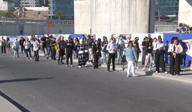 İBB’den alacaklarını tahsil edemeyen özel halk otobüsleri kontak kapama eylemi gerçekleştirdi