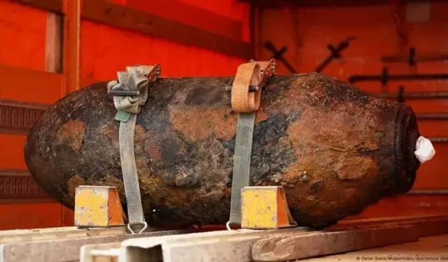 Almanya'da bomba alarmı! 20 bin kişi tahliye ediliyor