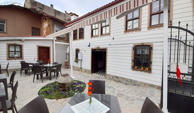 Kujna Restaurant’ta Tarih ve Lezzet Bir Arada