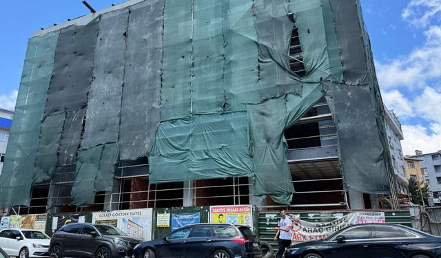 Göktürk’te İnşaatlar Arttı, Yollar Yayalar İçin Tehlikeye Dönüştü