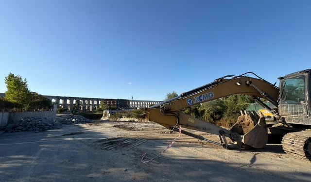 Kemerburgaz Okyanus Koleji Önünde Yol Çöktü, İSKİ Hızla Müdahale Etti
