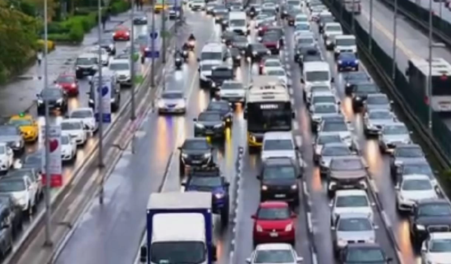 İstanbul’da Yağış Zincirleme Kazalara Yol Açtı!