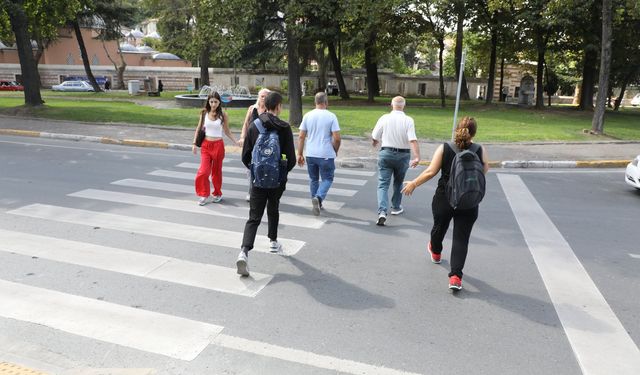 Yaya güvenliği için yaya geçitleri yapılıyor