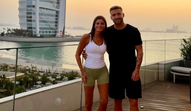 ECE VAHAPOĞLUNDAN İNGİLİZ FUTBOLCUYA YOGA