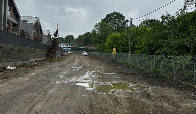 Kemerburgaz New Bahar Kemer Evleri Yolu Bozuk! Vatandaşlar Tepkili