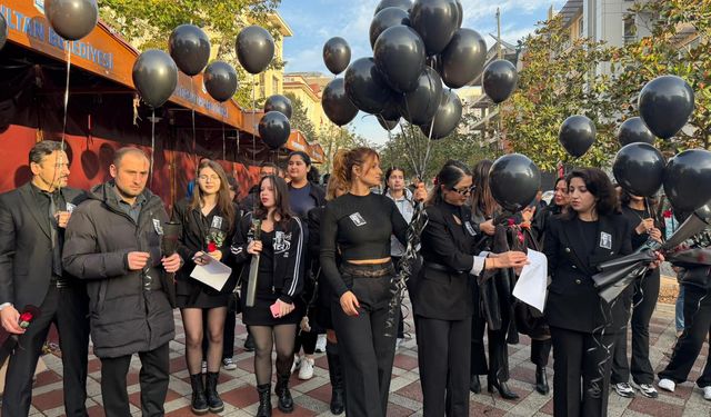 Göktürk Final Okulları, 10 Kasım Atatürk’ü Anma Törenini Meydanda Gerçekleştirdi