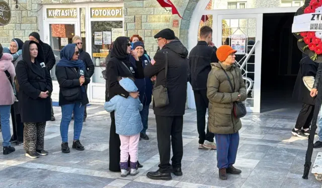 Burcu Özberk Dedesini Kaybetti