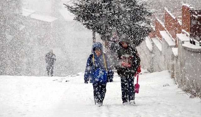 AKOM’dan İstanbul İçin Kar Alarmı: Saat Verildi, Okullar İçin Tatil Uyarısı
