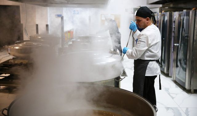 Eyüpsultan Belediyesi’nden ihtiyaç sahiplerine sıcak yemek desteği