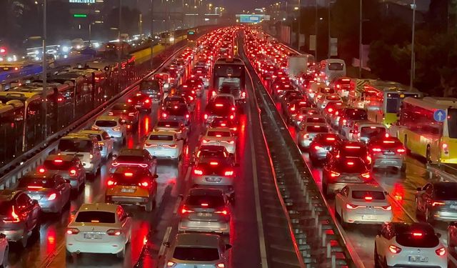 İstanbul’da Trafik Yoğunluğu Yüzde 80’lere Ulaştı