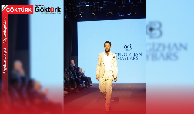 TEK GECE, DÖRT DEFİLE: AYBERK MANAY FİŞEKHANE’DE PODYUMDA DİKKATLERİ ÜZERİNE ÇEKTİ