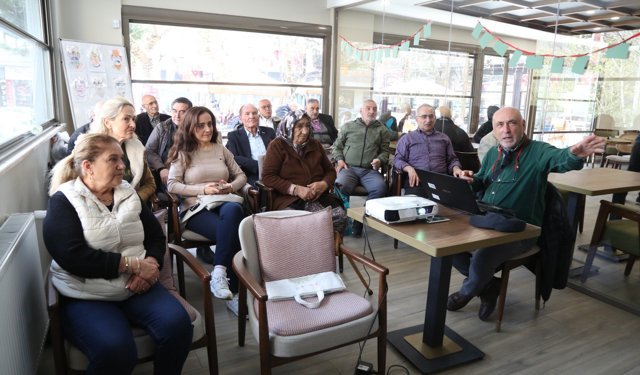 Emekliler Lokali’nde İstanbul’un bilinmeyen yüzü konuşuldu