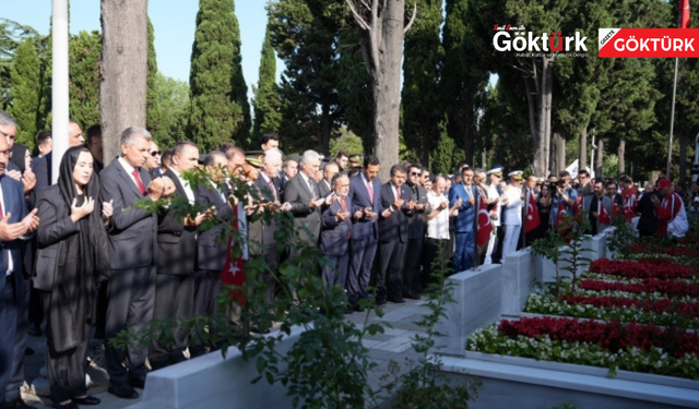 Edirnekapı Şehitliği'nde 15 Temmuz şehitleri dualarla anıldı