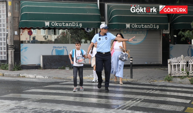 Eyüpsultan Zabıtası, öğrencilerin güvenliği için okul önlerinde