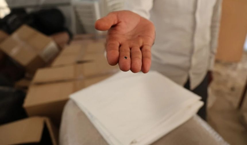 Hatay'da afetzede vatandaşlara dağıtılan nevresimlerdeki çip endişe yarattı