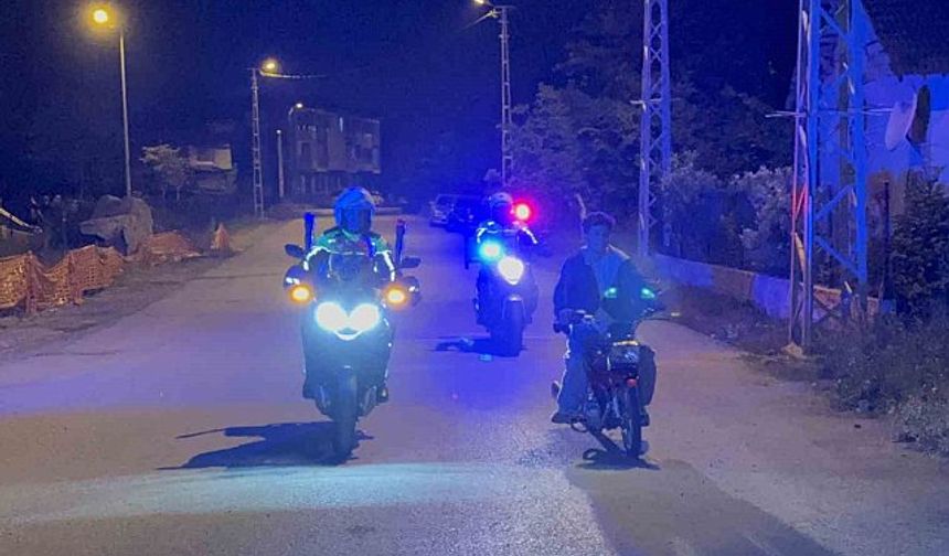 Akrobasi hareketleri pahalıya patladı: Kovalamaca ile yakalanan motosikletlilere 65 bin lira ceza