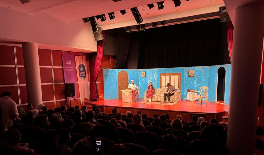 Kültür ve mizah sahneye taşındı: Eyüpsultan’da tiyatro coşkusu
