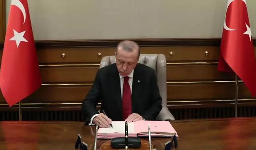 Memurlara yarı zamanlı çalışmaya ilişkin yönetmelik Resmi Gazete'de! Milyonlarca memura doğum izni müjdesi...